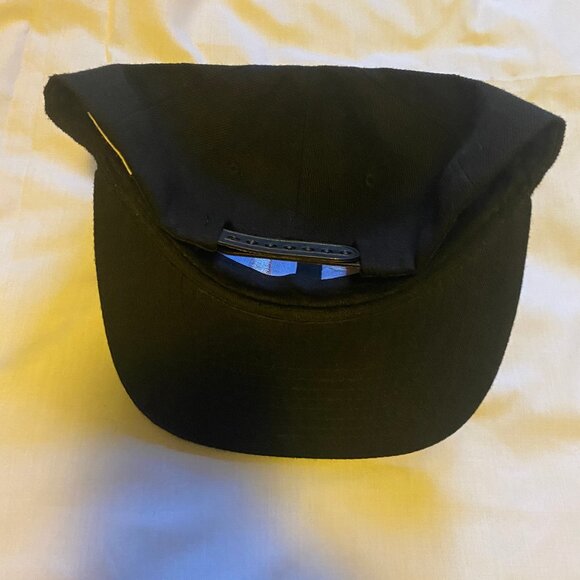 Black Baseball Cap Hat Calgary Flames Snap Back Authentic NHL Embroidered Logo - Picture 4 of 4